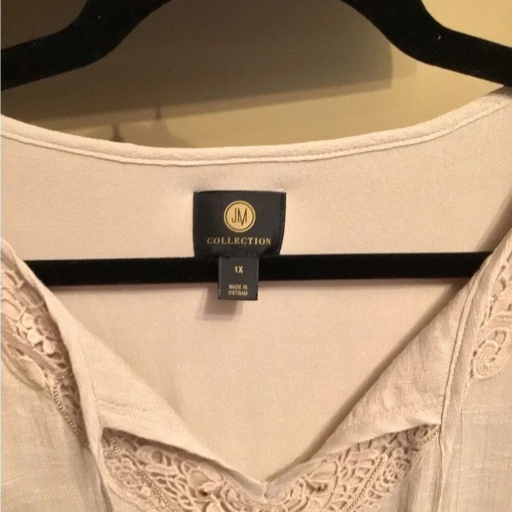 JM Collection tan shirt with lace V neck and cape like sleeves. - Picture 4 of 4